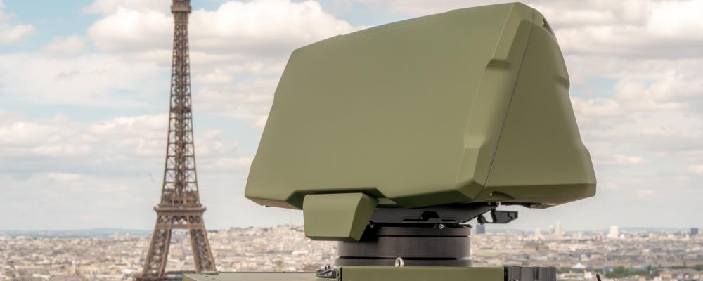 Giraffe 1X är en kompakt 3D-radar som kan användas för luftförsvar, bekämpning av obemannade flygsystem (C-UAS) samt skydd av byggnader och anläggningar. Foto: Saab