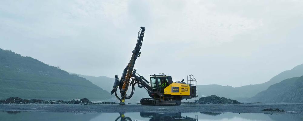 Den nya generationen PowerROC T45 är utrustad med ett Epiroc-utvecklat styrsystem, vilket hjälper till att minska bränsleförbrukningen. Foto: Epiroc