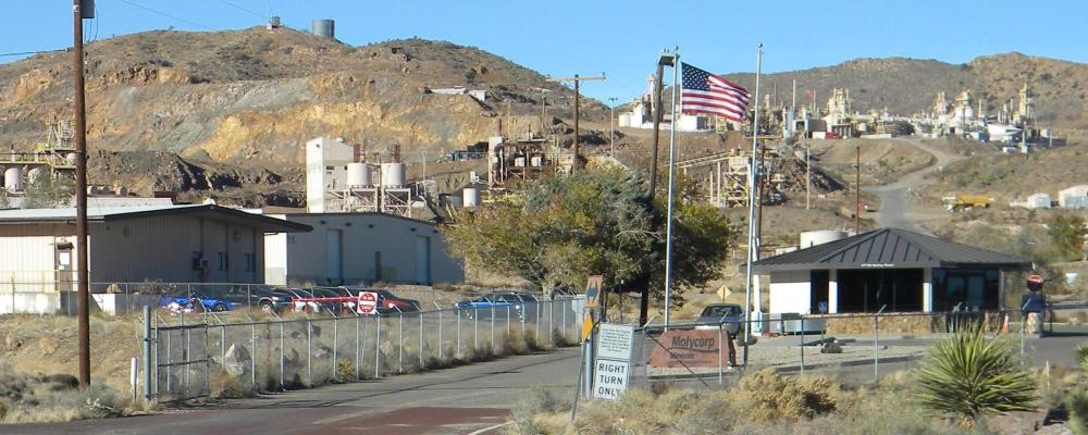 Mountain Pass är USA:s enda integrerade anläggning för tillverkning av sällsynta jordartsmetaller. Gina Rinehart, Australiens rikaste person, är nu majoritetsägare i gruvan. Foto: AlanM1/Wikimedia Commons