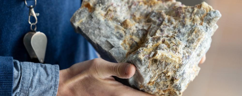 Litium, cesium och tantal är metaller som ofta finns i bergarten pegmatit. Pressbild.