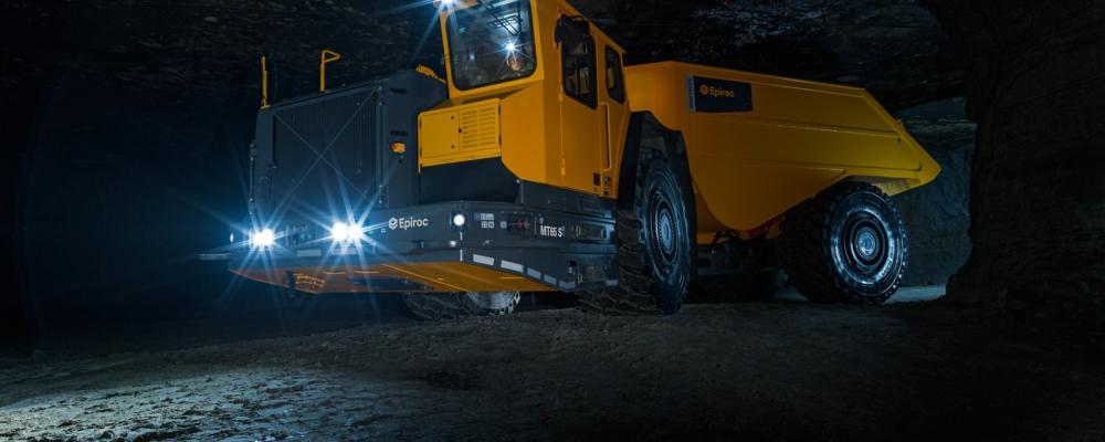 Epirocs Minetruck MT65 S har en lastkapacitet på 65 ton och är en av världens största underjordsgruvtruckar. Foto: Epiroc