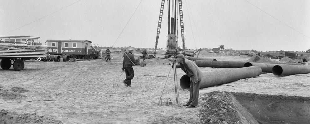 Naturgasfältet Groningen i Nederländerna 1963. Upptäckten av de enorma gasfyndigheterna ledde paradoxalt nog till ekonomisk nedgång i landet. Foto: Wikimedia Commons
