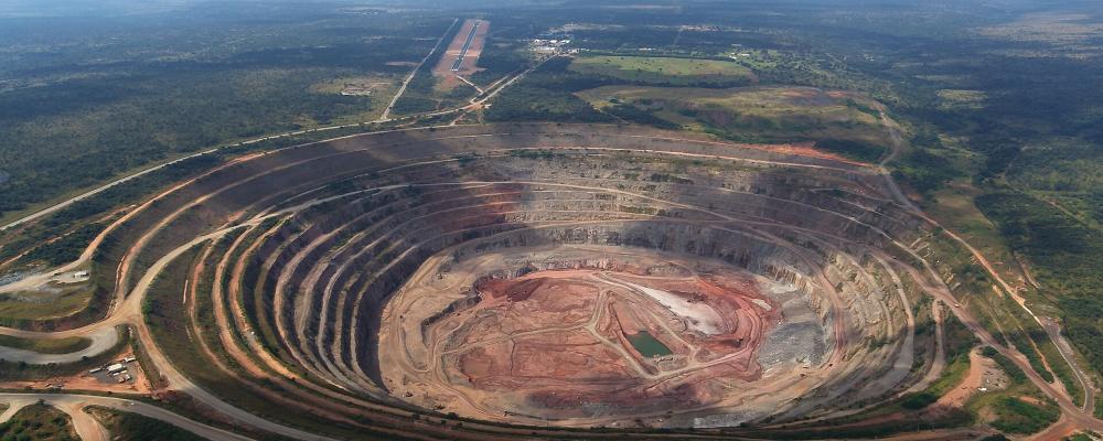 Catoca är en av väldens största diamantgruvor, belägen i Angola. Foto: gsmart-ao/Wikimedia Commons