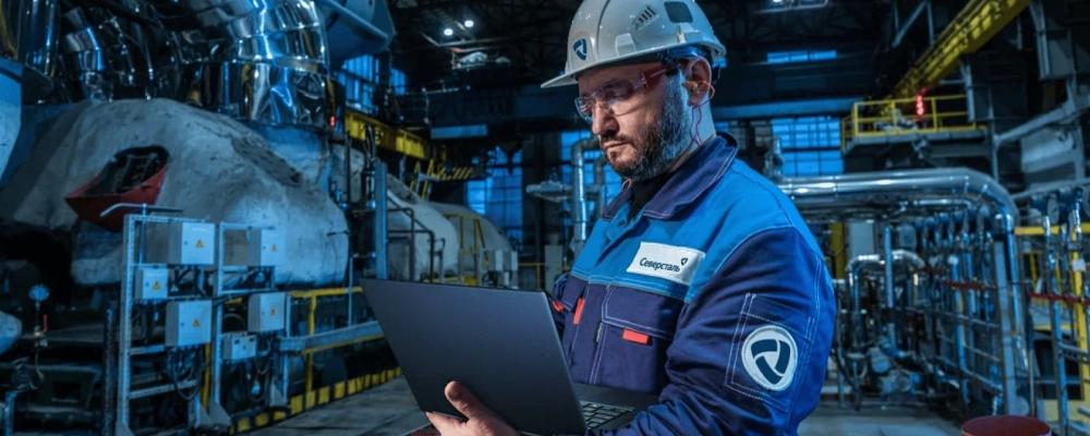 Kraftigt minskad efterfrågan på stål i Ryssland. På bilden syns anställda vid ett ryskt stålbolag. Foto: Severstal. Kredit: Kristina Kormilitsyna.