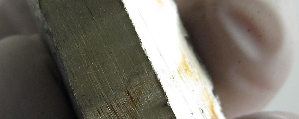 Litiumprov. Foto: Dnn87/https://commons.wikimedia.org/wiki/File:Lithiumcut.JPG/