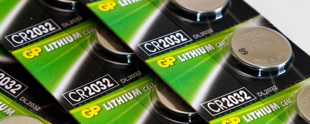 Litiumhydroxid utvinns ur varmt, salt termalvatten som pumpas upp via djupborrade brunnar. Efter att litiumet extraherats återförs vattnet i marken. Metoden marknadsförs som mindre mark- och resurskrävande än traditionell gruvdrift, men den kräver omfattande borrning och avancerad processutrustning. Foto: Creative Commons lic. Kredit: Alexei_other