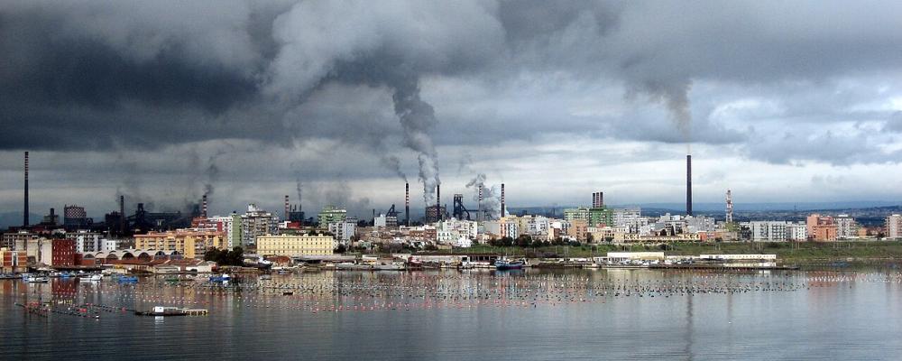 Stålverket Acciaieri d’Italia (ADI), före detta Ilva, i Italien. Foto: Mafe de Baggis, le Benevole/Wikimedia Commons