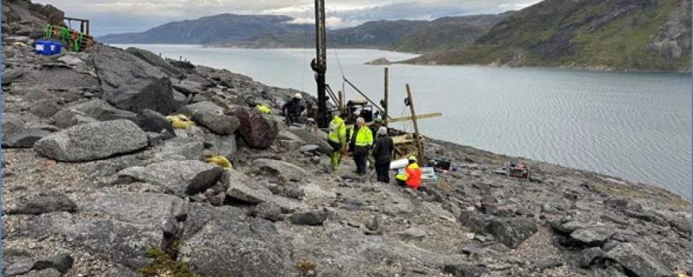 Borrning vid Tanbreez-projektet i Grönland där nya analyser visar höga halter av sällsynta jordartsmetaller. Foto: Critical Metals
