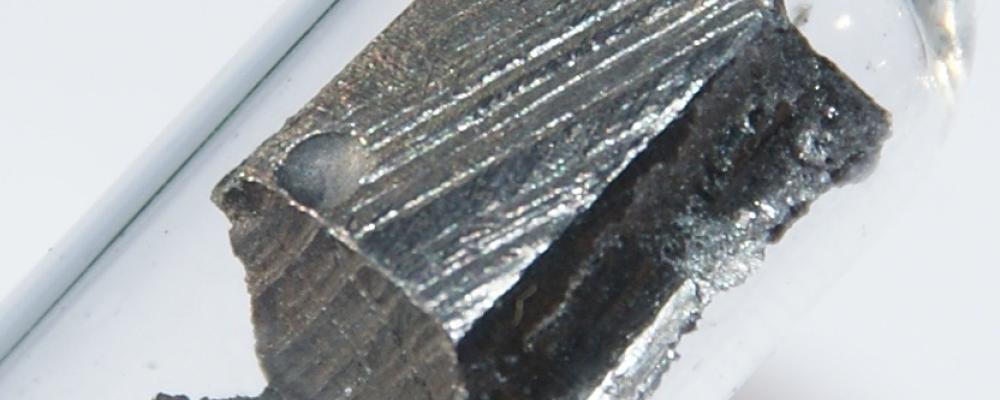 Importstoppet gäller framför allt neodym. Foto: Chemical Elements — http://images-of-elements.com/neodymium.php/Wikimedia Commons