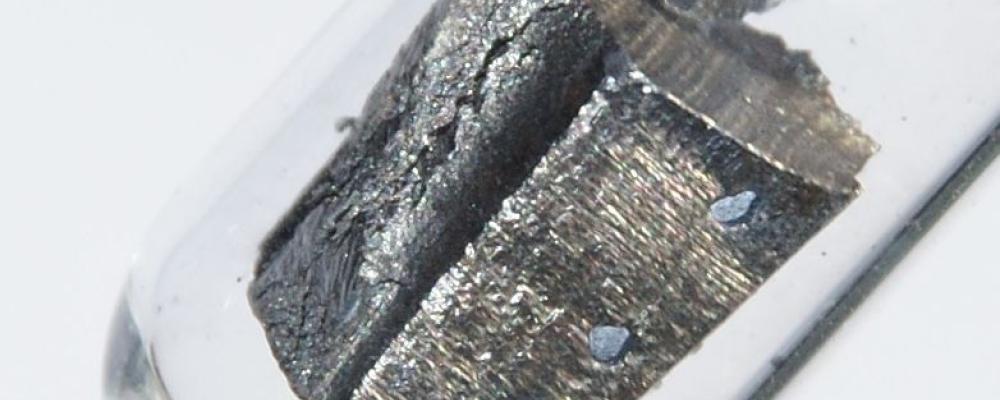 Neodym. Foto: http://images-of-elements.com/Wikimedia Commons