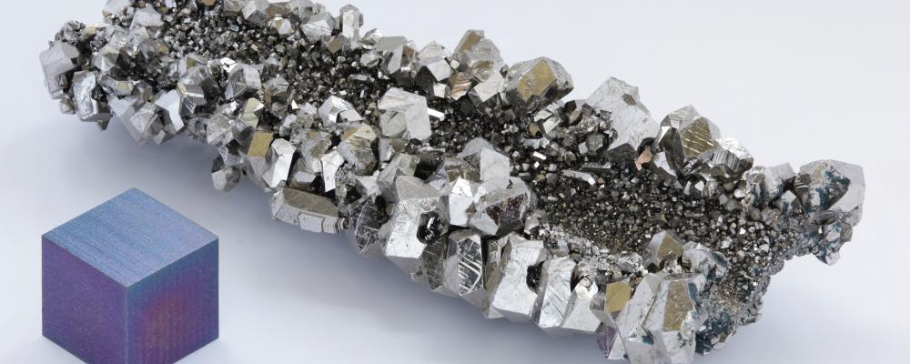 Niob är ett mycket sällsynt metalliskt grundämne. Foto: Alchemist-hp (talk) (www.pse-mendelejew.de)/Wikimedia Commons