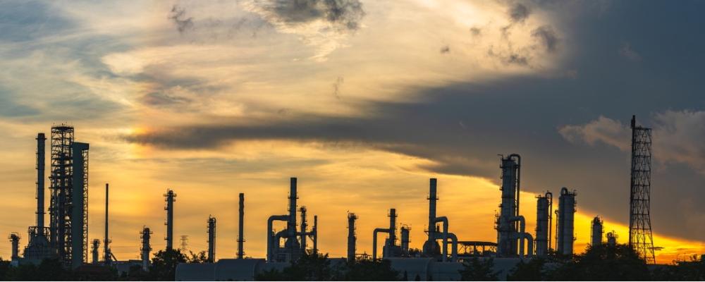 Molnen mörkar över USA:s oljeindustri. Bild: OilPrice.com