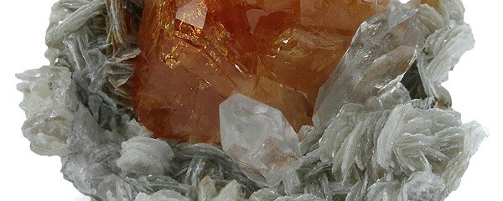 Volfram är en mycket ovanlig mineral som hittas i bland annat scheelit, uppkallat efter den svenska kemisten Carl Wilhelm Scheele. Foto: Rob Lavinsky, iRocks.com/Wikimedia Commons