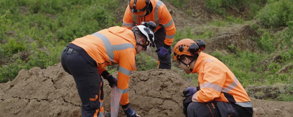 Soklis geologer i arbete. Foto: Sokli Oy