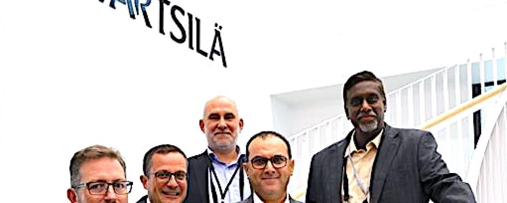 Avtalet i Senegal ses därför inte bara som ett steg för att trygga elförsörjningen till Boto Gold Mine, utan också som en del av Wärtsiläs långsiktiga strategi att bidra till Afrikas industriella utveckling och energiomställning. Foto: Förhandlarna från vänster till höger: Julien Brachet, Hakan Yildiz, Patrick Borstner, Ahmed Douayri och Sameer Poredi. © Wärtsilä