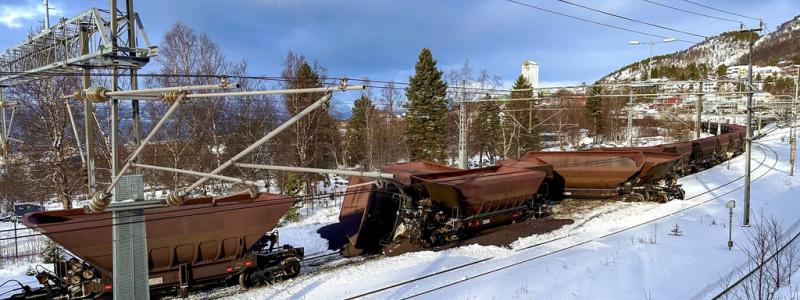 Jørn Ove Aspenes/NTB/TT: Ett av LKAB:s malmtåg har spårat ur i närheten av stationen i Narvik.