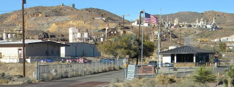 Mountain Pass är USA:s enda integrerade anläggning för tillverkning av sällsynta jordartsmetaller. Gina Rinehart, Australiens rikaste person, är nu majoritetsägare i gruvan. Foto: AlanM1/Wikimedia Commons