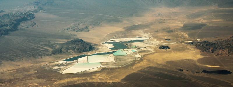 Litiumanläggning i Nevada, USA. Foto: formulanone - Albemarle Corporation Lithium Operation at Silver Peak/Wikimedia Commons