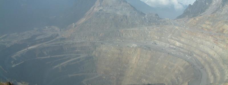 Grasberg-gruvan i Indonesien är ett av världens djupaste dagbrott. Foto: Alfindra Primaldhi/Wikimedia Commons