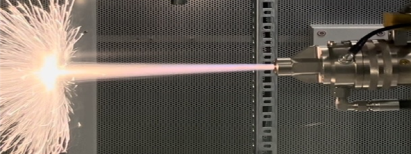Termisk sprutning är en avancerad tillverkningsmetod där material i pulverform eller tråd smälts ner och sprutas på en yta för att skapa en beläggning med specifika egenskaper. Bild: Alleima