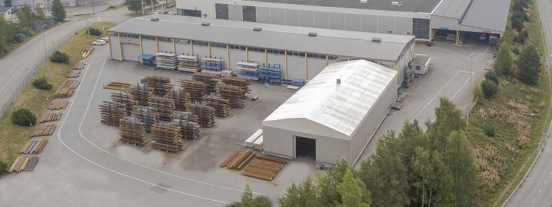 Ovako Metals Oy Ab, med bas i Tammerfors, erbjuder lagerhållning, bearbetning och distribution av stål och andra metaller till verkstads-, process- och byggindustrin. Bolaget har cirka 40 anställda och redovisade en nettoomsättning på 40 miljoner euro under 2024. Copyright: kuvauspalvelu Salopino