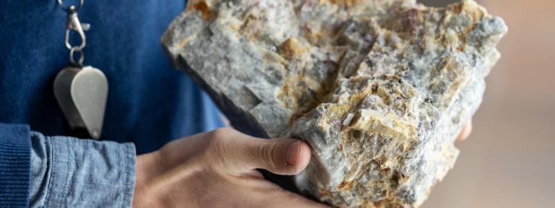 Litium, cesium och tantal är metaller som ofta finns i bergarten pegmatit. Pressbild.