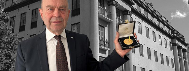 Bo-Erik Pers, tidigare vd på Jernkontoret, har tilldelats brukssocietetens finaste belöningstecken, Jernkontorets stora medalj i guld, till förtjänta personer inom den svenska bergshanteringen. Foto: Jernkontoret