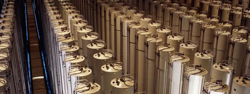 Dess så kallade kaskader av gaskentrifuger används för att anrika uranmalm för att koncentrera dess klyvbara isotoper. Foto: Wikipedia Common. Kredit: U.S. Department of Energy - Detta fotografi är från den amerikanska gaskentrifuganläggningen i Piketon, Ohio från 1984.

Public Domain
Fil
centrifuge cascade.jpg
Skapad: 1984
Uppladdad: 18 augusti 2006
