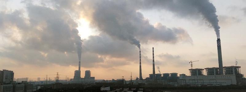 Ett koleldat kraftverk i Nantong, Kina. Foto: Kristoferb, Wikimedia Commons
