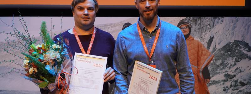  Jim Abrahamsson och Fredrik Taivalsaari från LKAB Malmberget fick ta emot årets Arbetsmiljöpris på Svemins Arbetsmiljökonferens. Foto: Svemin