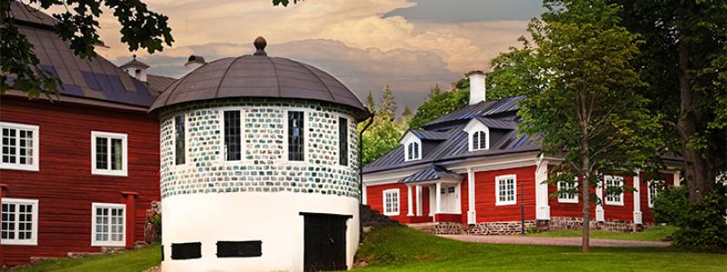 Herrgården i Engelsbergs bruk, ett av de bruk som ingående beskrivs i boken Järnbrukens historia. Foto: Birgitta Sjöstedt/Mostphotos