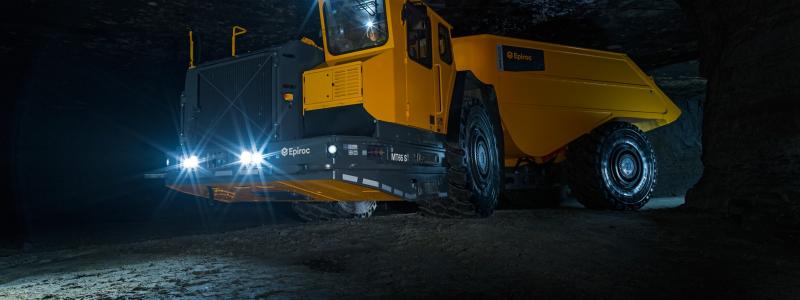 Epirocs Minetruck MT65 S har en lastkapacitet på 65 ton och är en av världens största underjordsgruvtruckar. Foto: Epiroc