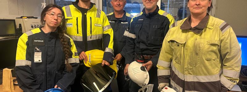Från vänster: Gigi Nicolson, Altek Europe; Benjamin Brash och Ola Falk, Stena Aluminium; Ulf Sjöström, Swerim och Adele Forrest, Altek Europe. På bilden saknas Rob Morello, projektledare hos Altek Europe. Foto: Svemin