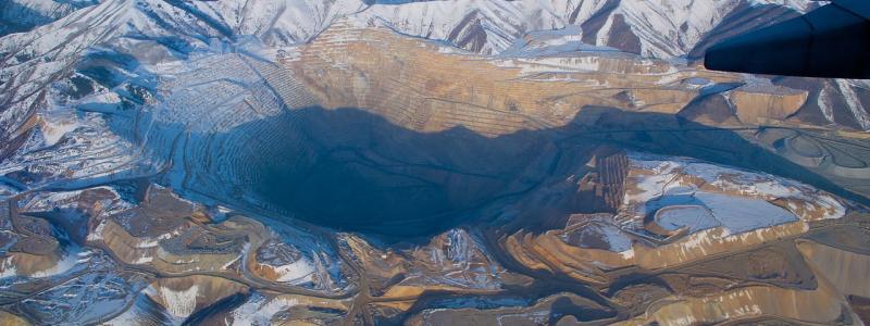 Gruvdrift har varit en stor näring i Utah sedan området först befolkades. Bingham Canyon-gruvan i Salt Lake County är en av världens största dagbrottsgruvor. Foto: Wikipedia Commons Lic. Kredit: http://photoQphotography.net
