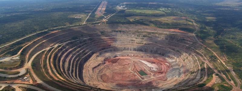 Catoca är en av väldens största diamantgruvor, belägen i Angola. Foto: gsmart-ao/Wikimedia Commons
