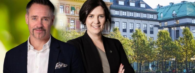 Jernkontorets energi- och klimatexperter, Pär Hermerén och Helén Axelsson, med stålindustrins klimatfärdplan. Foto: Jernkontoret