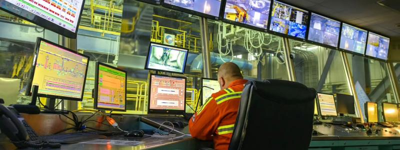 Kontrollskärmar i amerikanskt stålverk från Cleveland-Cliffs: Tack vare en ny vätgashubb vill företaget förse två anläggningar med ren energi. Foto: Cleveland-Cliffs Corp.