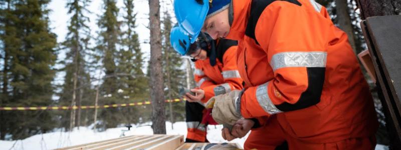 AA Sakatti Mining Oy är ett finskt dotterbolag till det brittiskbaserade gruvföretaget Anglo American, som utforskar den mångmetalliga fyndigheten Sakatti i Sodankylä. KATI genomför diamantborrning åt AA Sakatti Mining Oy. En viktig del av samarbetet är den hydrogeologiska testningen som utförs i samband med KATIs borrning och den nästan realtidsinformation som genereras från den. Foto: Kati Oy