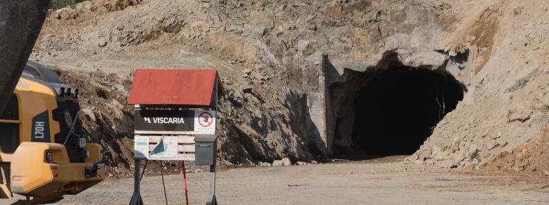 En av ingångarna till underjordsgruvan. I full drift väntas gruvan producera cirka 26 000 ton koppar per år, vilket innebär att den skulle bli den andra största koppargruvan i Sverige, efter Bolidens gruva i Aitik. Foto: Viscaria