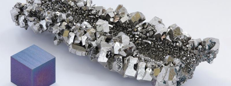 Niob är ett mycket sällsynt metalliskt grundämne. Foto: Alchemist-hp (talk) (www.pse-mendelejew.de)/Wikimedia Commons