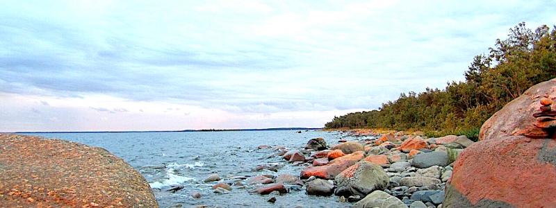 Stenig strand vid ön Ohtakari i Bottenviken. Foto: Wikipedia Common, kredit:
MiPe