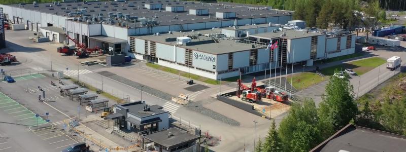 Nyligen lanserade Sandvik även teknikprogrammet DataDrive’31, en satsning värd 80 miljoner euro med målet att påskynda den digitala omställningen inom gruvindustrin genom datadriven forskning och produktutveckling. Sandviks långsiktiga engagemang i Finland uppmärksammades dessutom i november 2025, då Alexander Stubb, Finlands president, hedrade företaget för dess mångåriga investeringar och betydelse för den finländska industrin. Foto: Sandvik