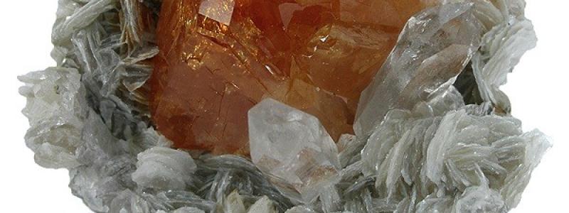 Volfram är en mycket ovanlig mineral som hittas i bland annat scheelit, uppkallat efter den svenska kemisten Carl Wilhelm Scheele. Foto: Rob Lavinsky, iRocks.com/Wikimedia Commons