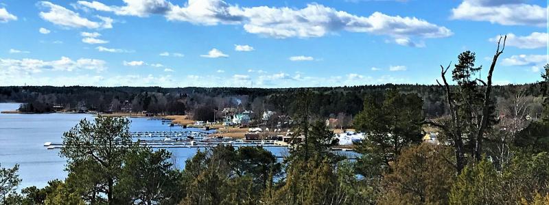 Utsikt från Ytterby gruva på Resarö, som ligger nära Vaxholm vid inloppet till Stockholm. Foto: Sinikka Halme/Wikimedia Commons
