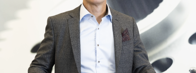 - Jag gillar att hålla på med “riktiga grejor” och därför är det i basindustrin som jag trivs bäst, säger Henrik Ager, vd för Höganäs sedan oktober förra året.