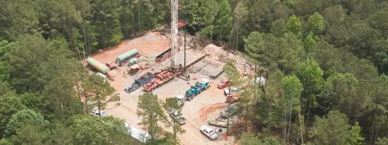 Detta är en borrigg som Standard Lithium har placerat i Lewisville i Arkansas. Foto: Standard Lithium