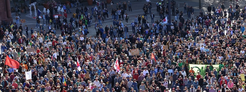 I Tjeckien demonstrerar tusentals stålarbetare mot krisen i stålindustrin. Fotot är en genrebild från annat strejkmöte. Arkivbild
