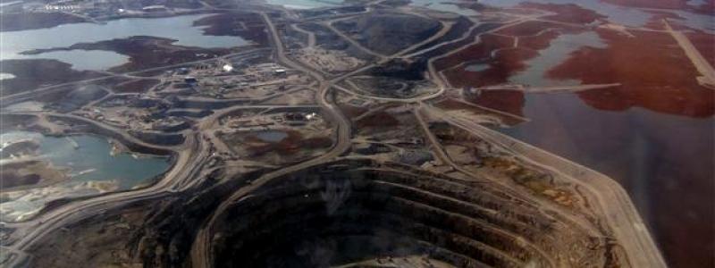 Diamantgruvan Diavik i norra Kanada har under sin livslängd producerat diamanter till värden av flera miljarder dollar. Nyligen stängde gruvan för gott. Foto: Trevor MacInnis/Wikimedia Commons