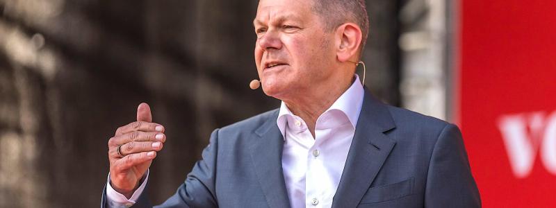 Kansler Olaf Scholz har försökt stötta stålindustrin genom att diskutera energikostnadslättnader och andra åtgärder under ett toppmöte. Scholz betonade stålindustrins betydelse för Tysklands ekonomi och föreslog till och med statligt ägarskap som en möjlig lösning. Foto: Wikipedia Common, Kredit: Raimond Spekking