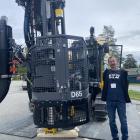 Linus Martinsson, projektchef på Protek, vid Epiroc D65 XLS. Foto: Simon Matthis